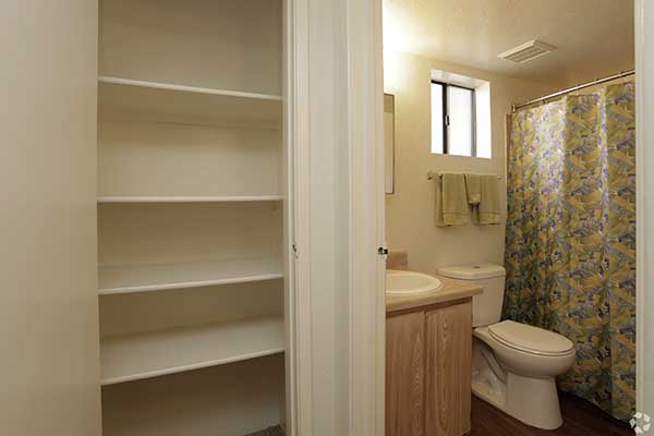 silverado apartment interior bathroom closet